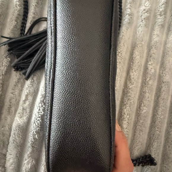 Saint Laurent Paris YSL Monogram Chevron
Mini Lou Bag in peppeled black leather - Picture 8 of 15